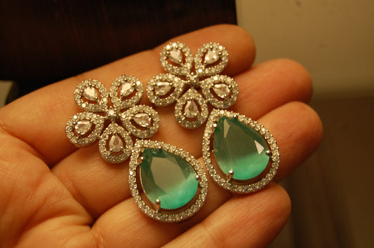 ZIRCON EARRINGS IN JADE GREEN