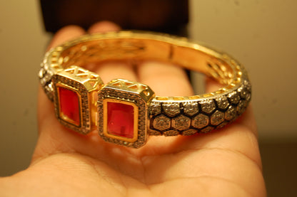 TIGER PRINT BANGLE WITH ZIRCON & RED STONES