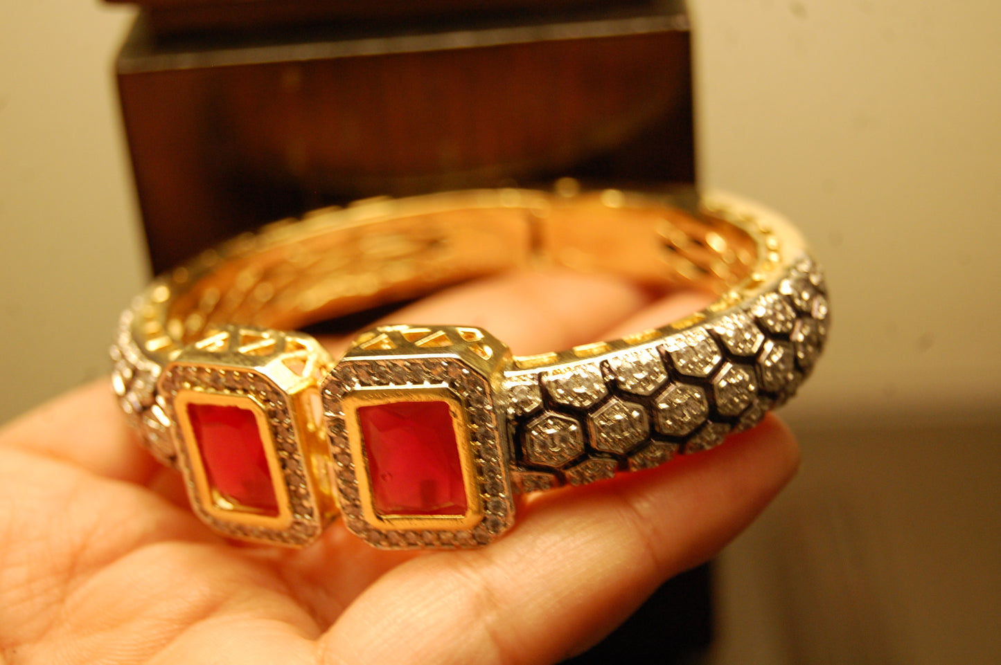 TIGER PRINT BANGLE WITH ZIRCON & RED STONES