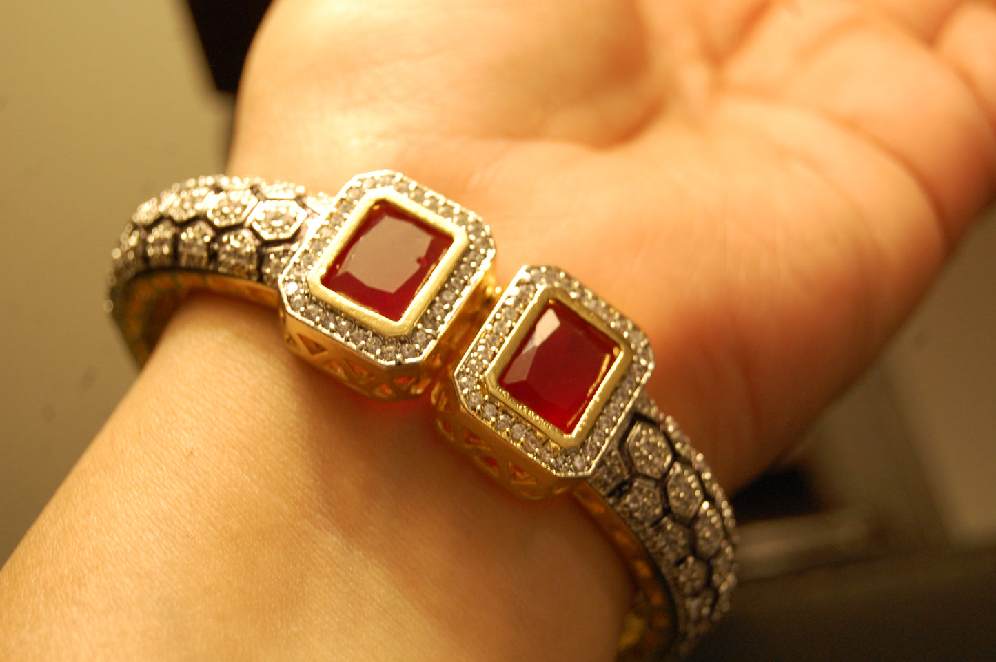 TIGER PRINT BANGLE WITH ZIRCON & RED STONES