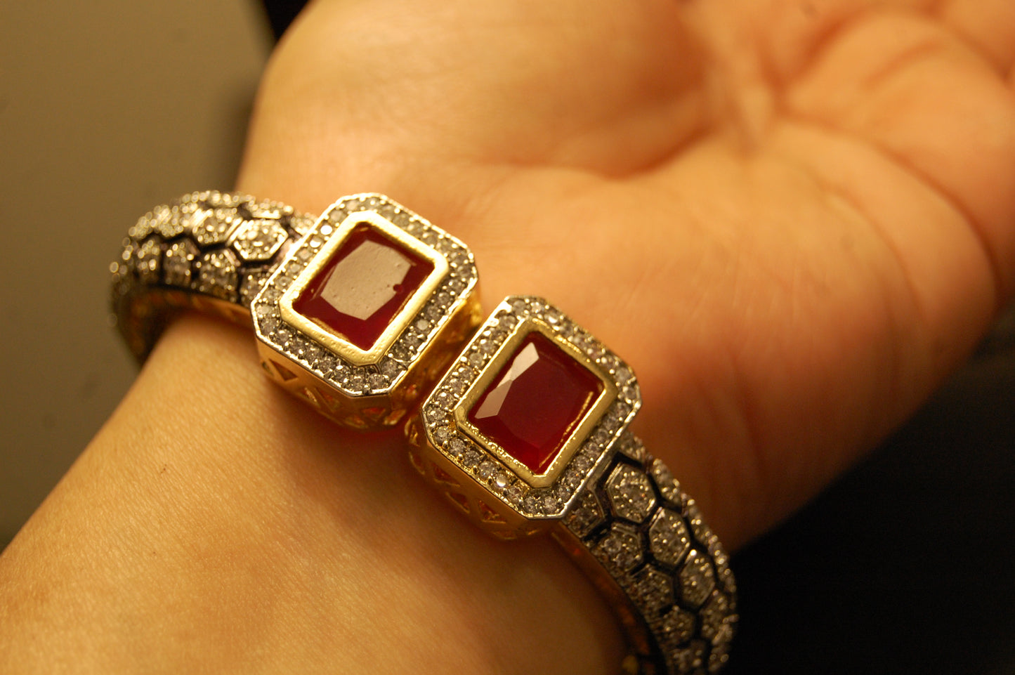 TIGER PRINT BANGLE WITH ZIRCON & RED STONES