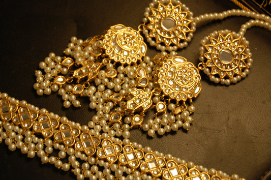 KUNDAN & PEARLS CHOKER SET