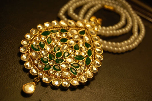 ELEGANT KUNDAN MALA IN GREEN & PEARL STRING