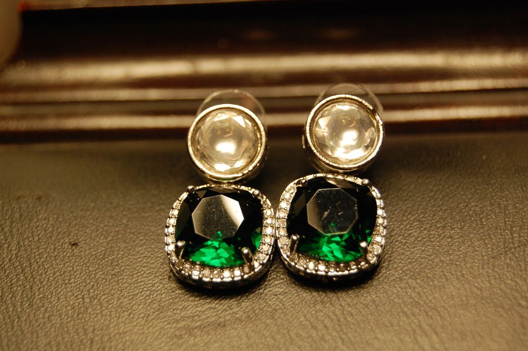 AMERICAN DIAMOND EARRINGS IN EMERALD GREEN