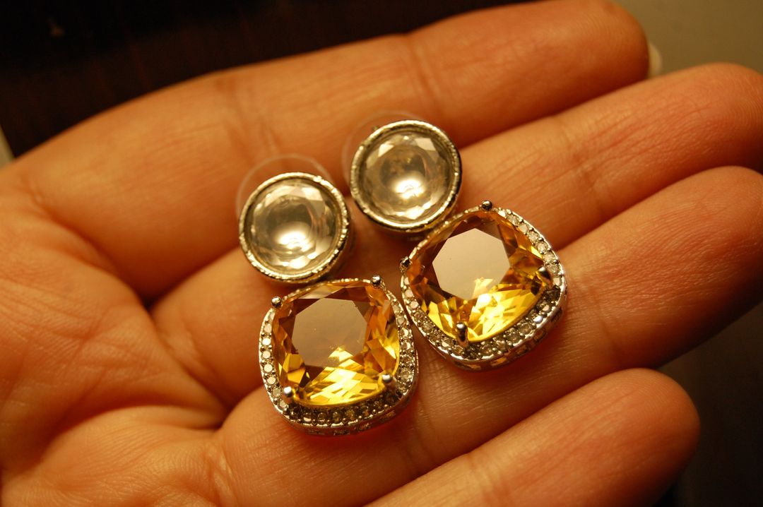 AMERICAN DIAMOND EARRINGS IN YELLOW