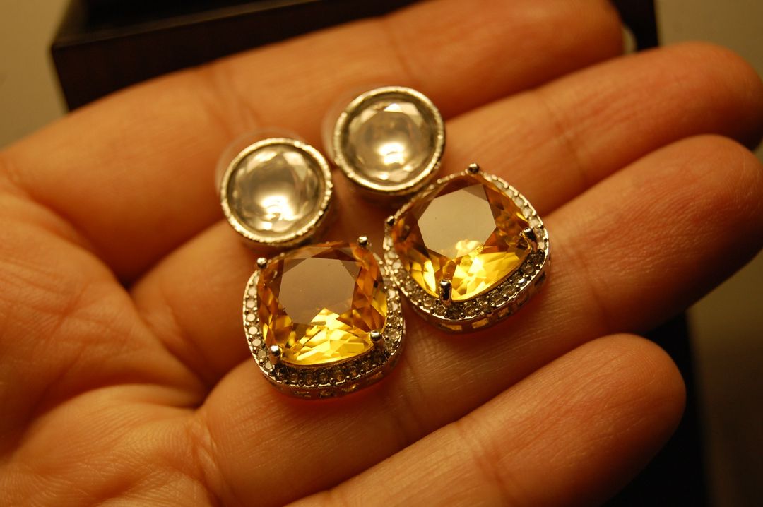 AMERICAN DIAMOND EARRINGS IN YELLOW