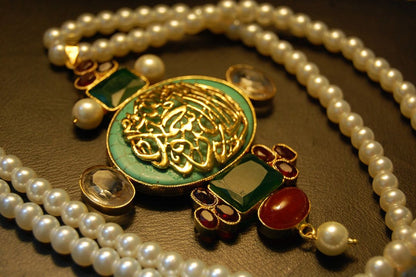 CALLIGRAPHIC PENDENT IN FEAROZA