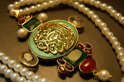 CALLIGRAPHIC PENDENT IN FEAROZA