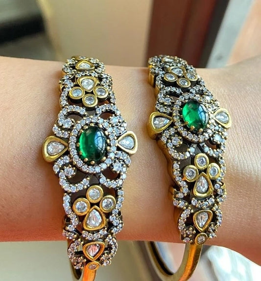 PAIR OF SOUTH INDIAN BANGLES IN GREEN