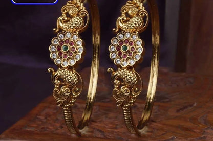 PAIR OF SOUTH INDIAN BANGLES IN RED