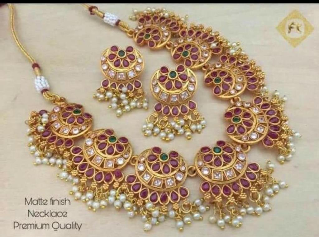 SOUTH INDIAN NECKLACE SET