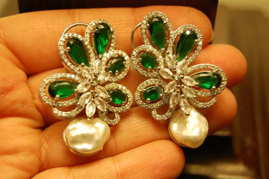 ZIRCON EARRINGS IN GREEN