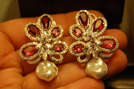 ZIRCON EARRINGS IN RED