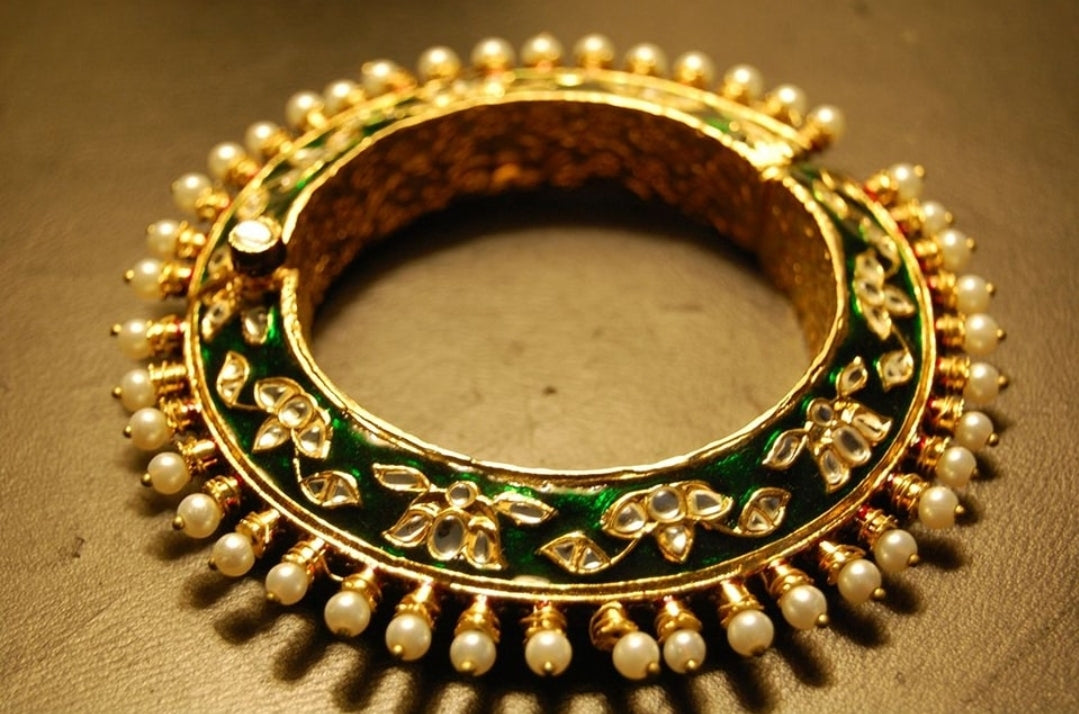 SINGLE, 3D MEENA & KUNDAN KARA , ONE SIDE GREEN OTHER RED MEENA