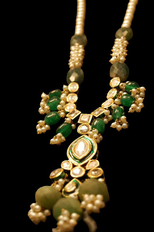 POLKI KUNDAN PANDENT IN GREEN & PEARLS STRING