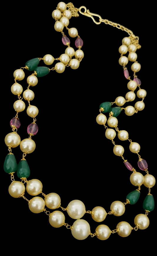 NECKLACE IN PEARLS WITH GREEN & RED