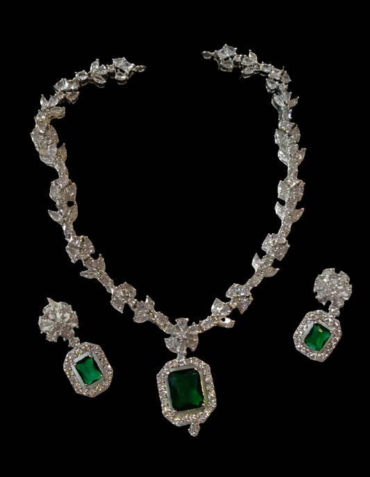 ELEGANT ZIRCON SET IN EMERALD GREEN