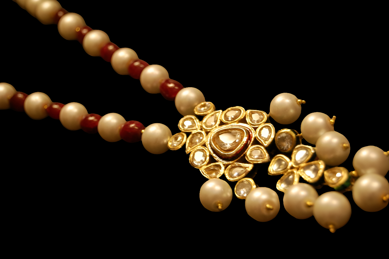 POLKI KUNDAN PANDENT IN RED & PEARLS STRING