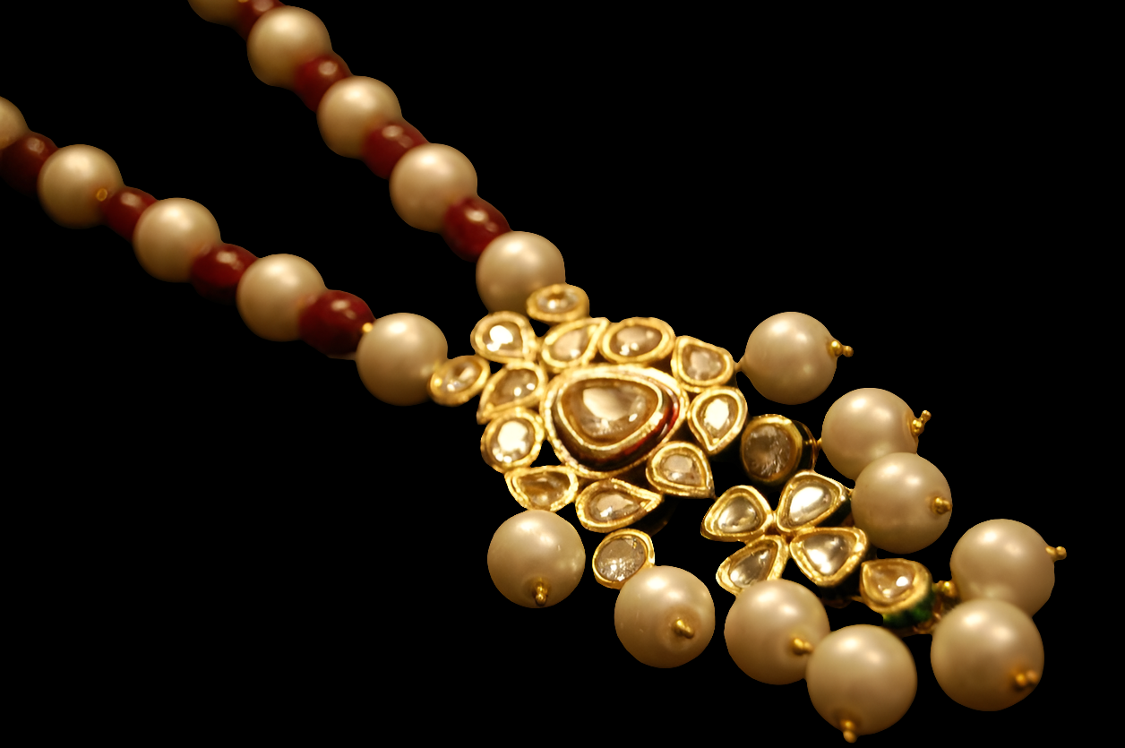 POLKI KUNDAN PANDENT IN RED & PEARLS STRING