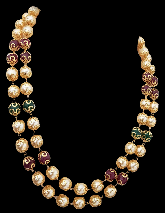 NECKLACE IN PEARLS WITH GREEN & RED