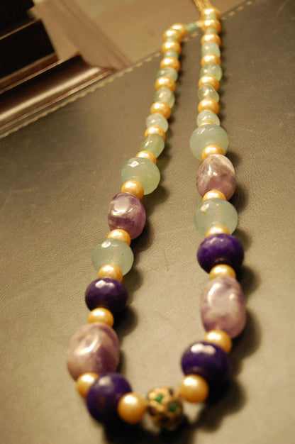 AMETHYST & JADE COLORED STONES NECKLACE