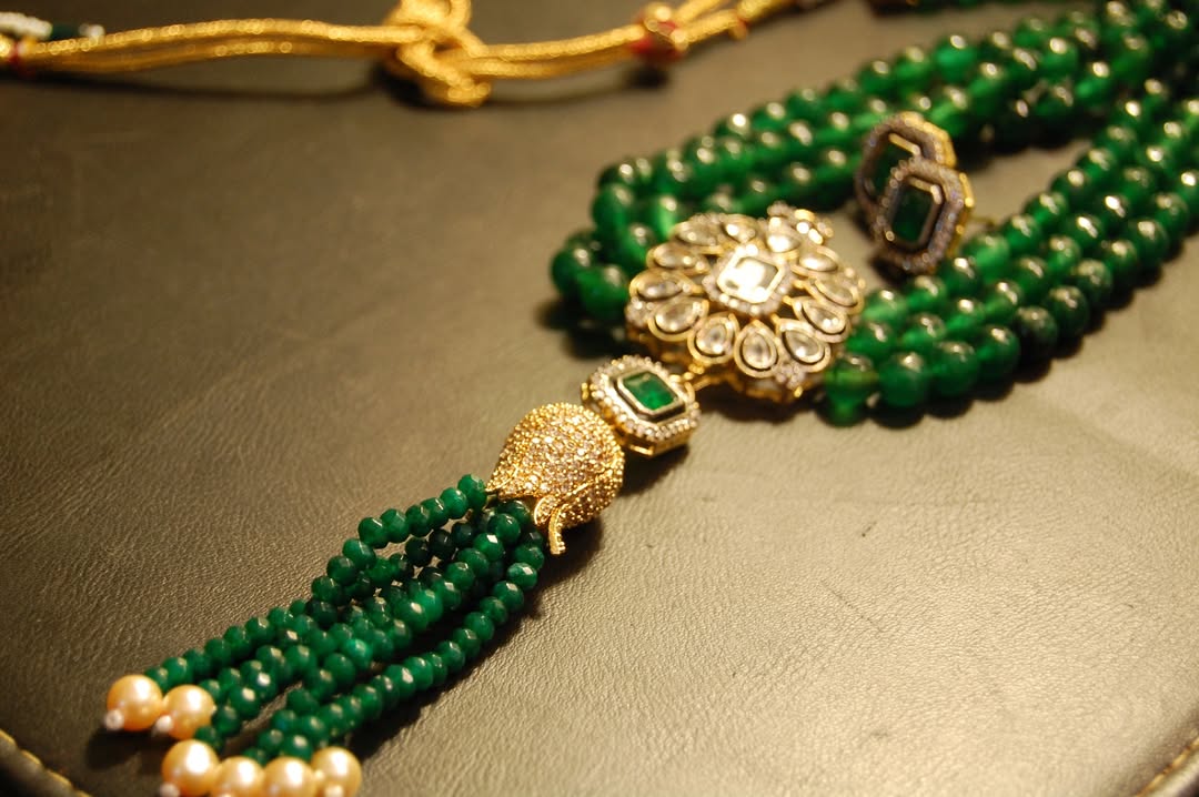 EMERALD GREEN LONG MALA WITH TUSSEL