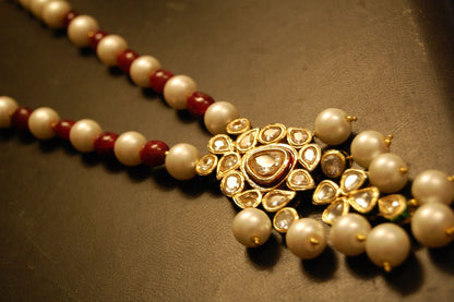 POLKI KUNDAN PANDENT IN RED & PEARLS STRING