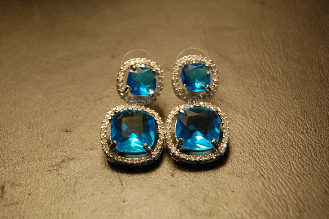 AMERICAN DIAMOND EARRINGS IN TURQUOISE FEROZY