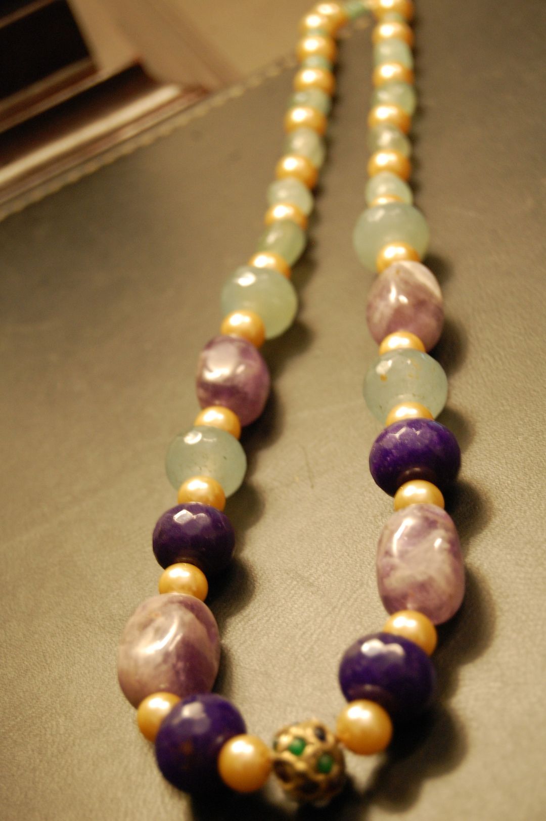 AMETHYST & JADE COLORED STONES NECKLACE