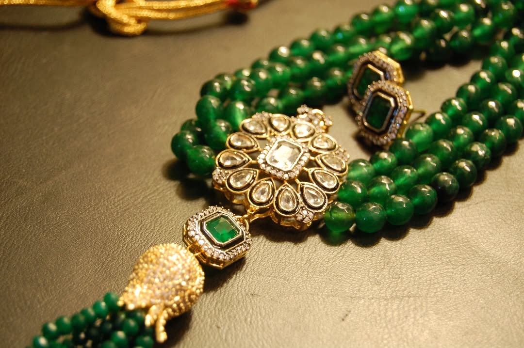 EMERALD GREEN LONG MALA WITH TUSSEL