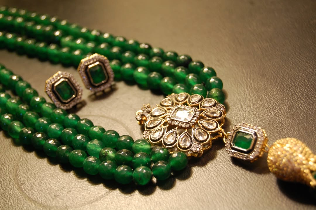 EMERALD GREEN LONG MALA WITH TUSSEL