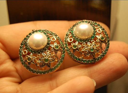 PEARL &  GREEN STUDS