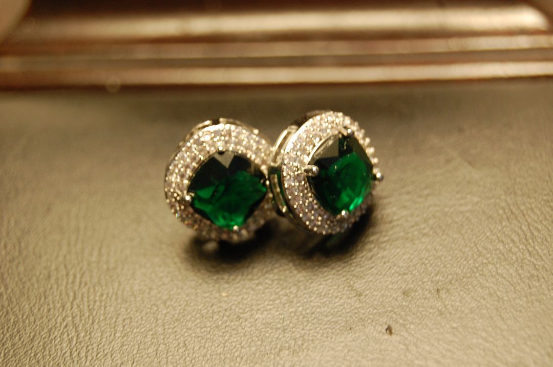 AMERICAN DIAMONDS & EMERALD GREEN STUDS