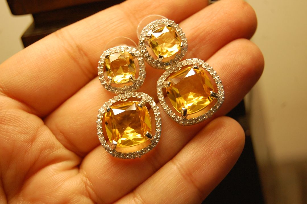 AMERICAN DIAMOND EARRINGS IN YELLOW