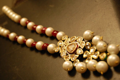 POLKI KUNDAN PANDENT IN RED & PEARLS STRING