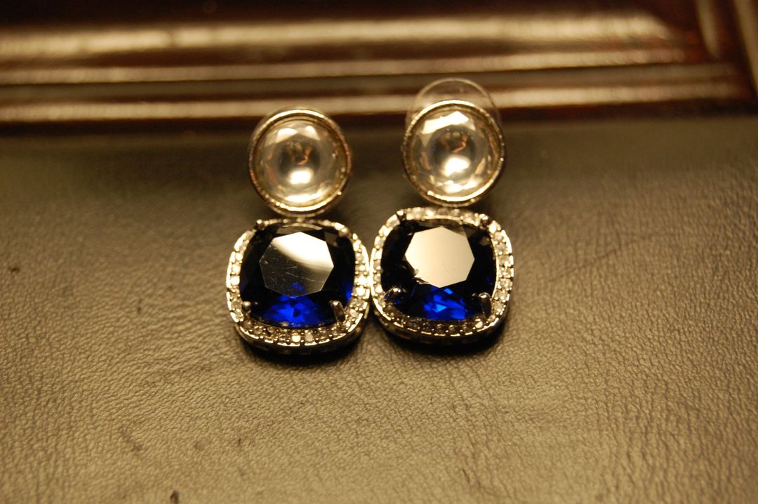 AMERICAN DIAMOND EARRINGS IN SAPPHIRE BLUE