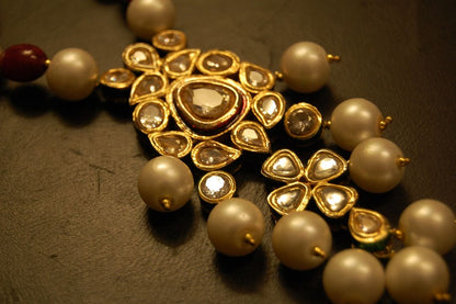 POLKI KUNDAN PANDENT IN RED & PEARLS STRING