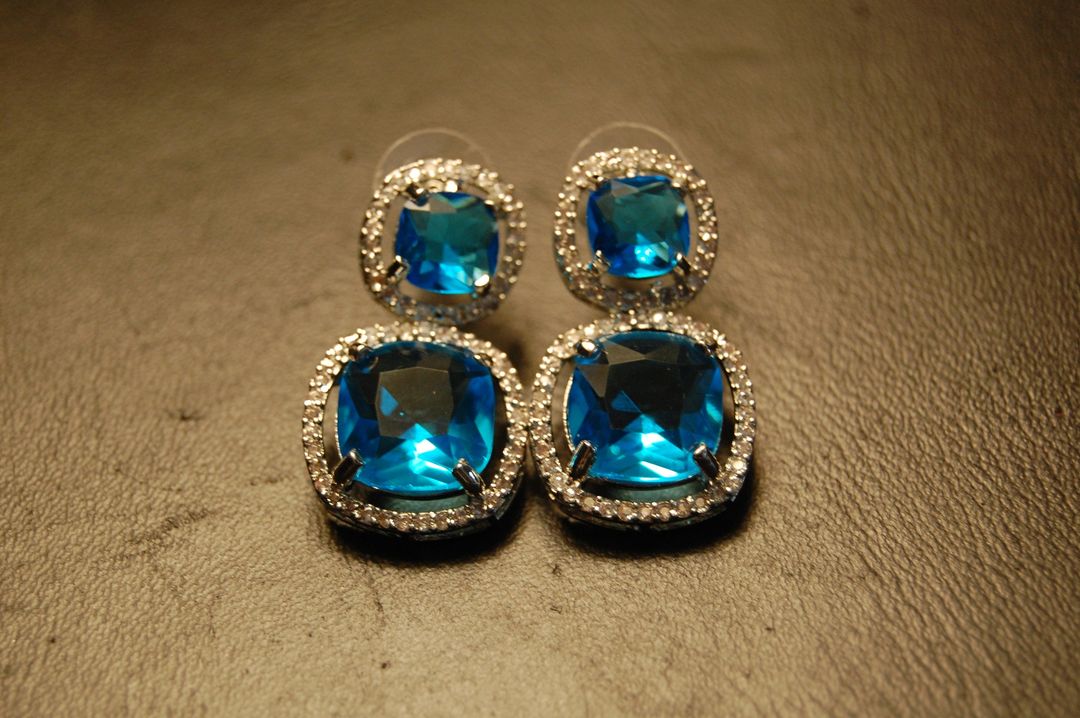 AMERICAN DIAMOND EARRINGS IN TURQUOISE FEROZY