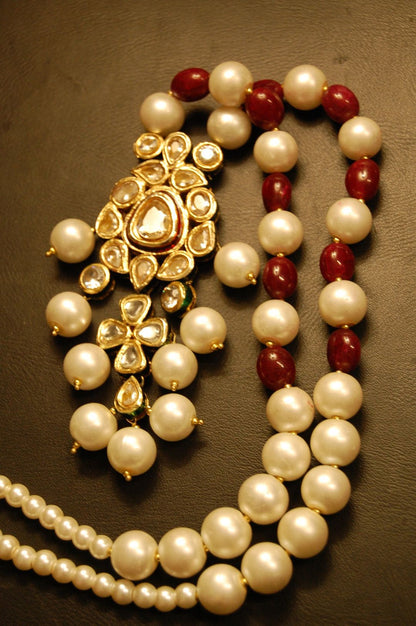 POLKI KUNDAN PANDENT IN RED & PEARLS STRING