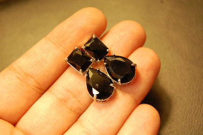 BLACK DROP EARRINGS